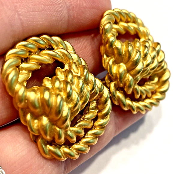 Vintage Clip On Earrings Classic Gold Rope Textured Dimensional Y2K Boss Lady - Picture 5 of 9
